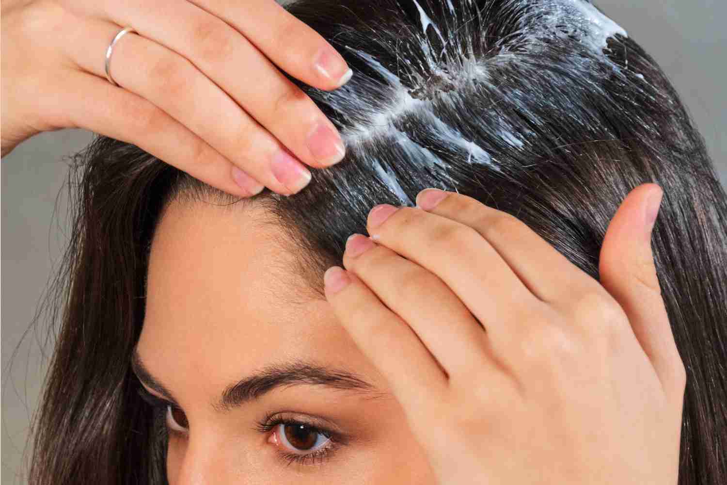 Преимущества пилинга для кожи головы для здоровья ваших волос
